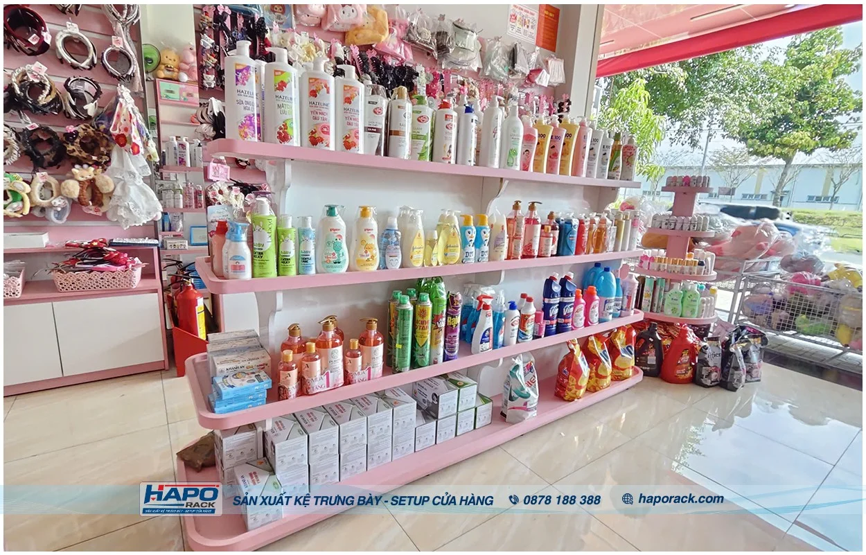 Kệ Trưng Bày Hàng Hóa Đa Năng – Tối Ưu Trưng Bày Và Tiết Kiệm Diện Tích