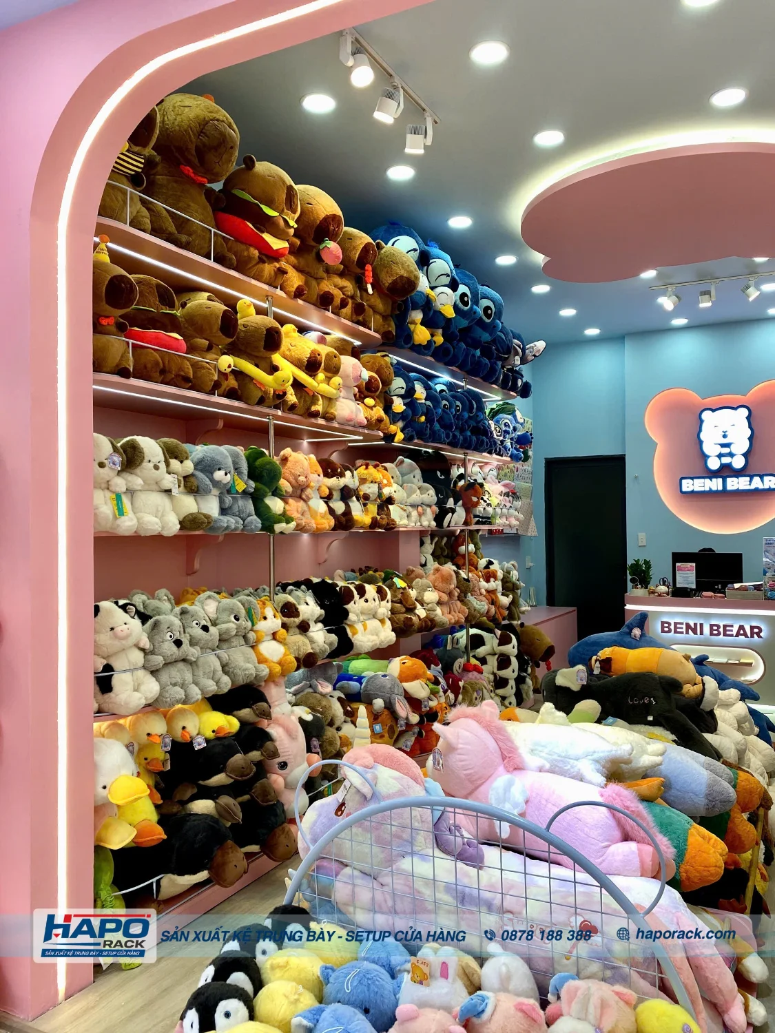 Dự Án Thi Công Nội Thất Và Kệ Trưng Bày Cửa Hàng Gấu Bông BENI BEAR Độc Đáo