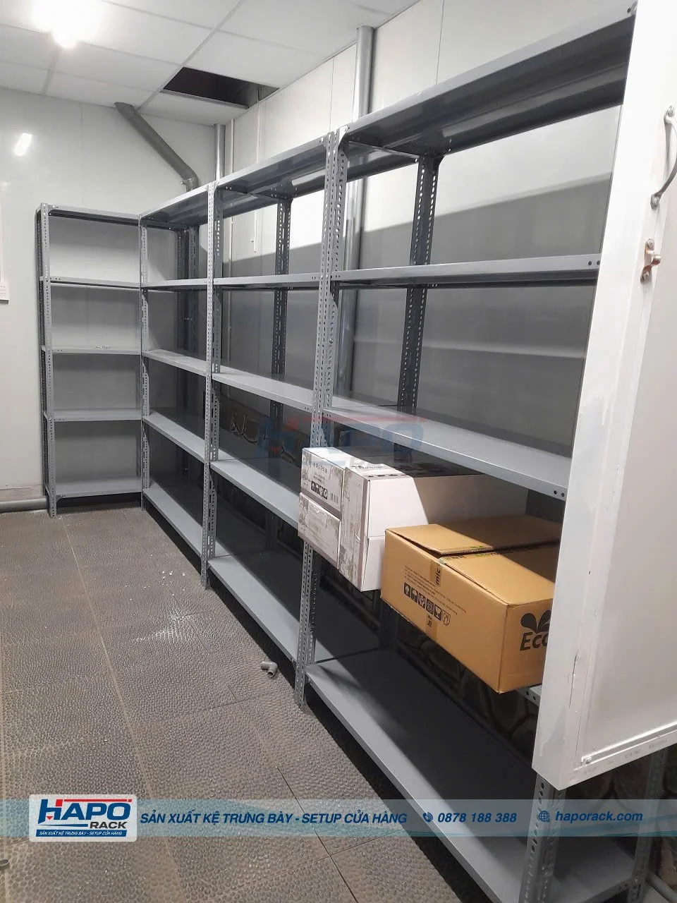 Kệ Kho V Lỗ Giá Tốt – Kệ Sắt Chứa Hàng Bền Chắc, Dễ Lắp Ráp