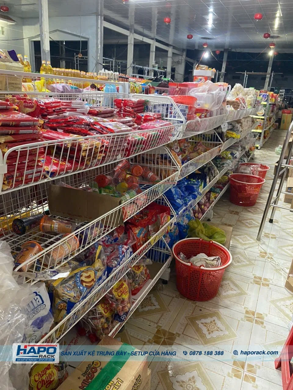 Kệ Mì Gói Đẹp Cho Siêu Thị Mini – Chứa Nhiều Hàng, Dễ Phân Loại
