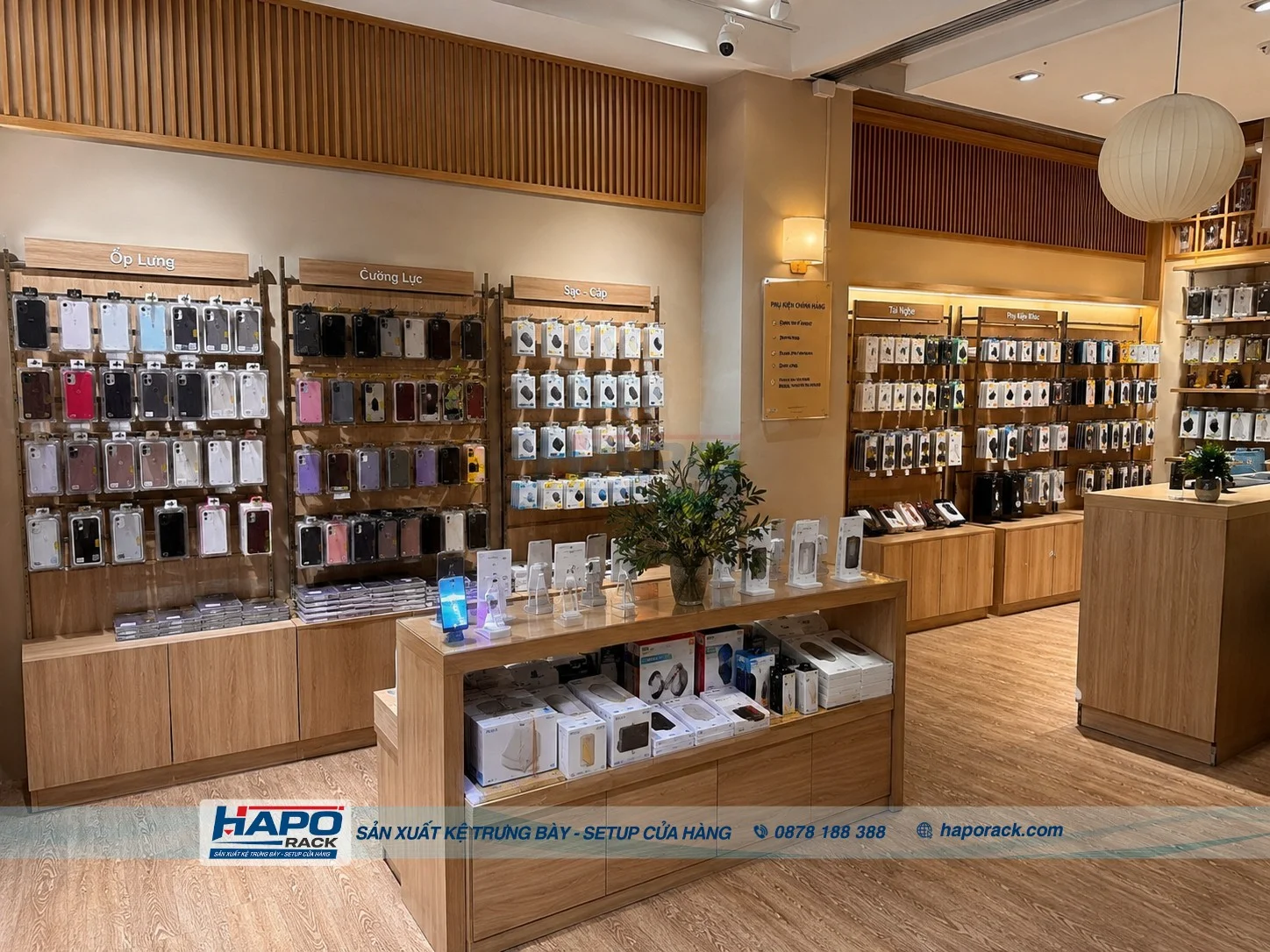 Kệ Móc Treo Phụ Kiện Điện Thoại Đẹp – Tối Ưu Không Gian Cửa Hàng