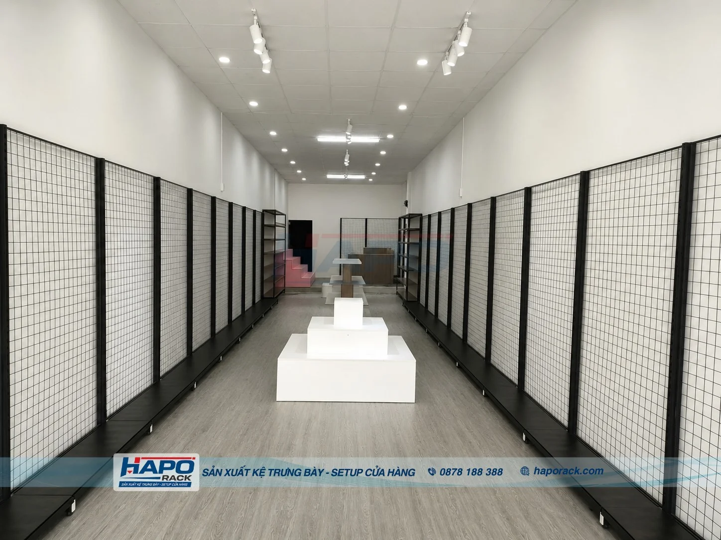 Kệ Móc Treo Phụ Kiện Điện Thoại – Giải Pháp Trưng Bày Gọn Đẹp 2026