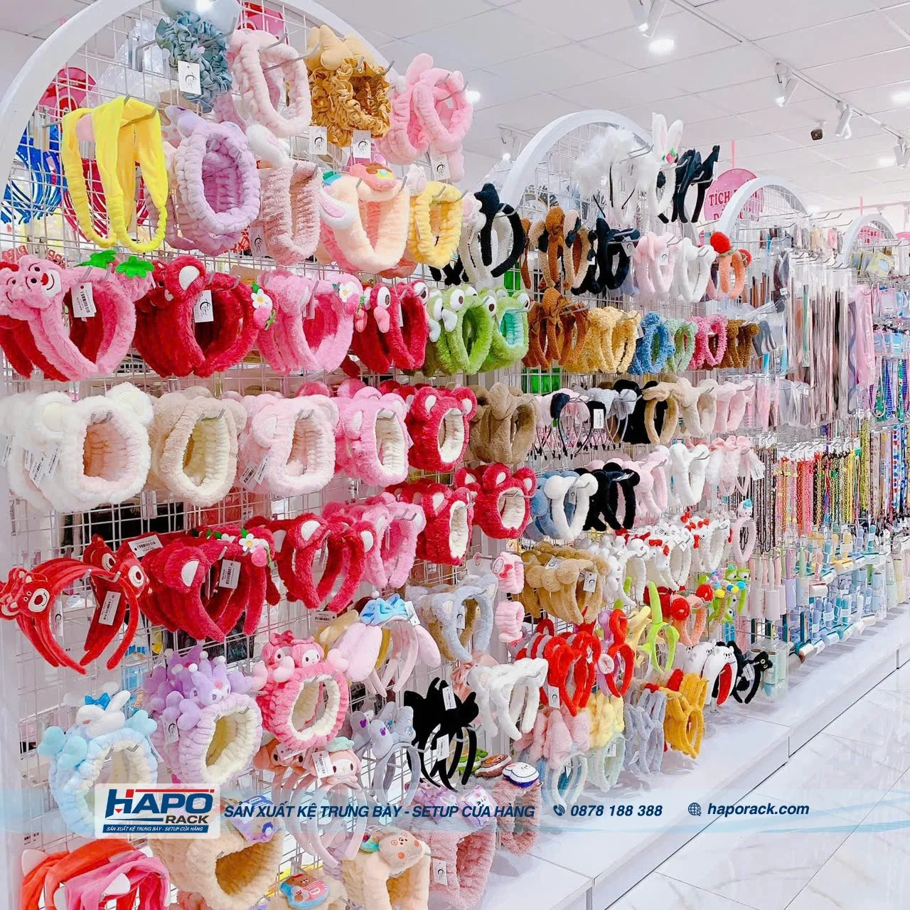Kệ Tôn Lỗ Treo Phụ Kiện – Linh Hoạt Móc Treo, Tối Ưu Diện Tích Shop