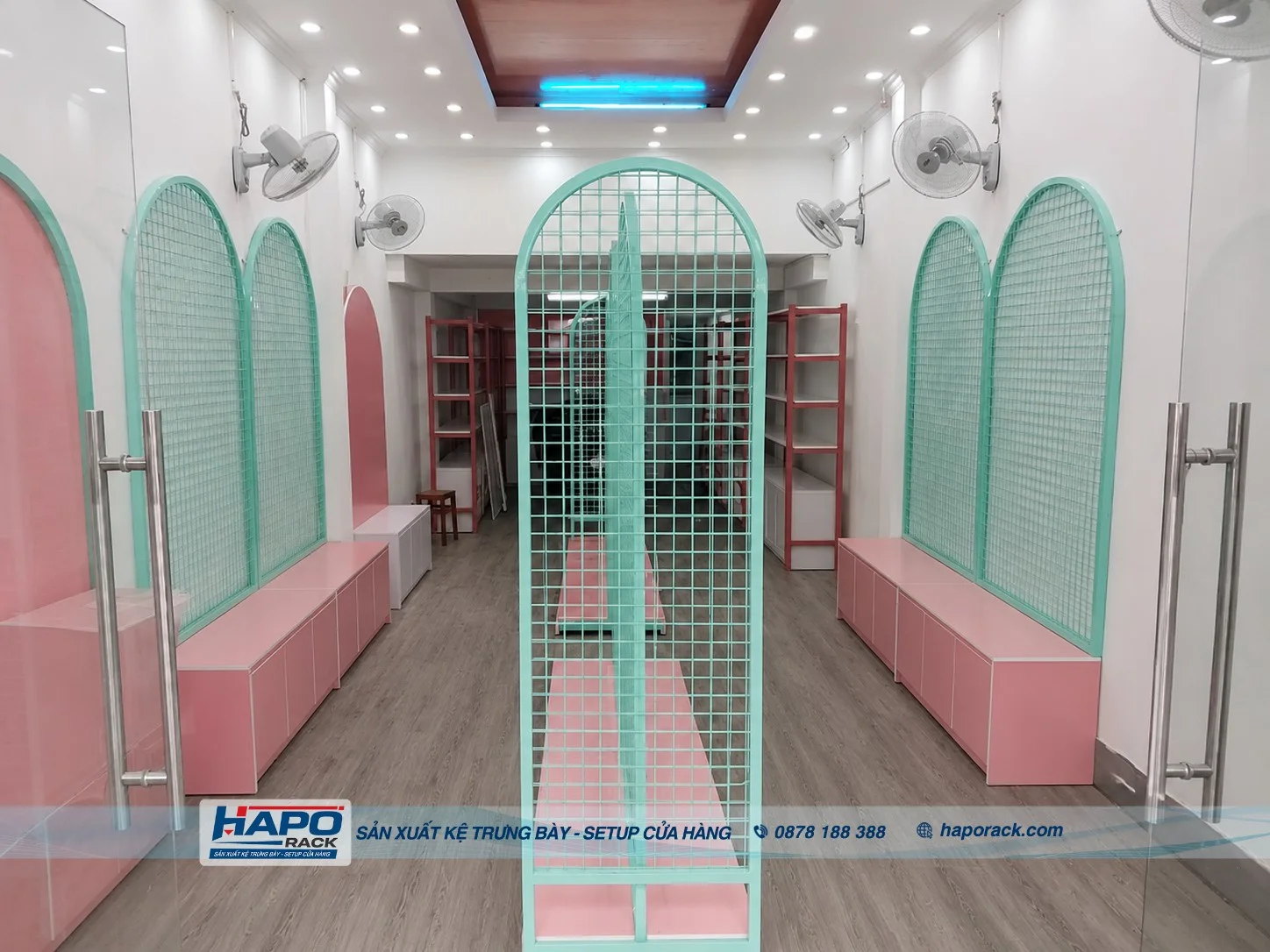 Kệ Trưng Bày Phụ Kiện Tóc Giá Tốt – Gọn Đẹp, Tối Ưu Không Gian Shop