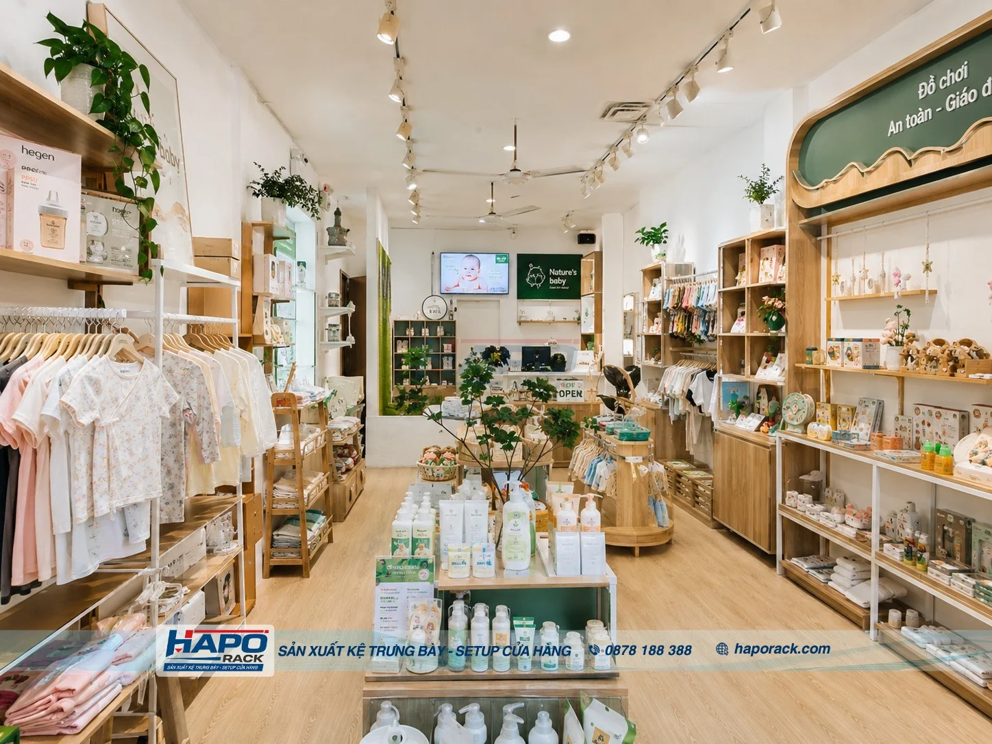 Lắp Đặt Kệ Shop Mẹ Và Bé Tại P. Long Châu Vĩnh Long – Mẫu Đẹp, Dễ Sắp Xếp Sản Phẩm