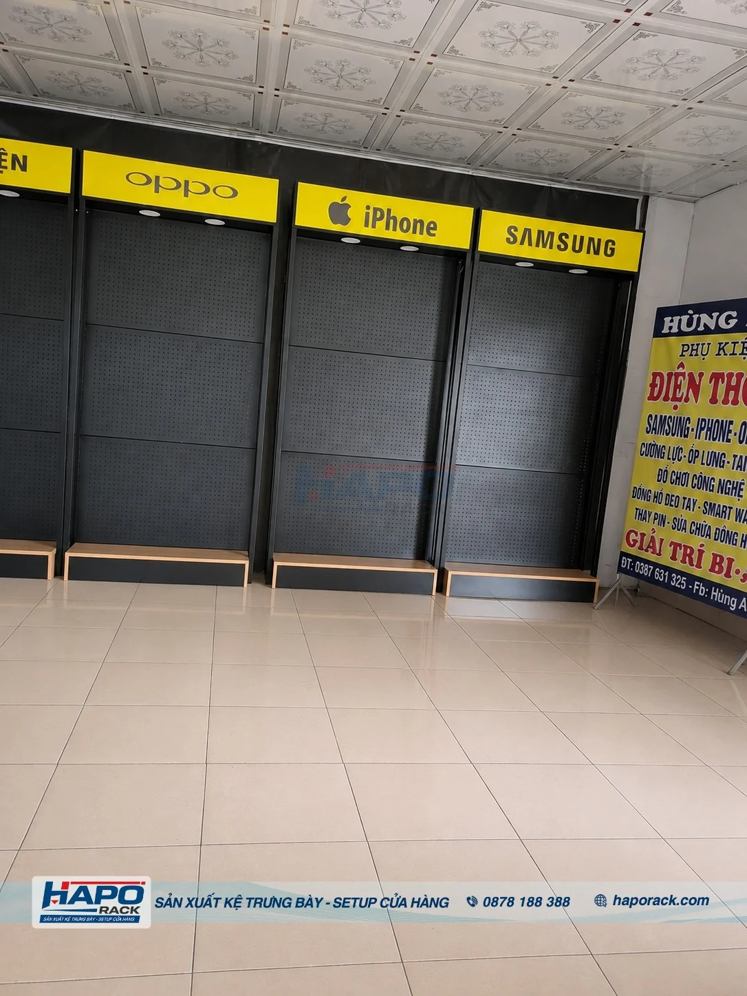 Mẫu Kệ Móc Treo Phụ Kiện Điện Thoại Đẹp, Tiết Kiệm Diện Tích Cửa Hàng
