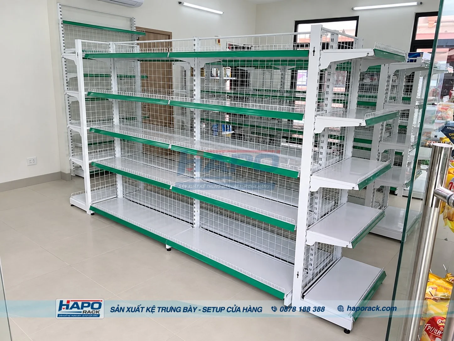 Có Nên Dùng Kệ Đôi Lưng Lưới Cho Siêu Thị Mini?