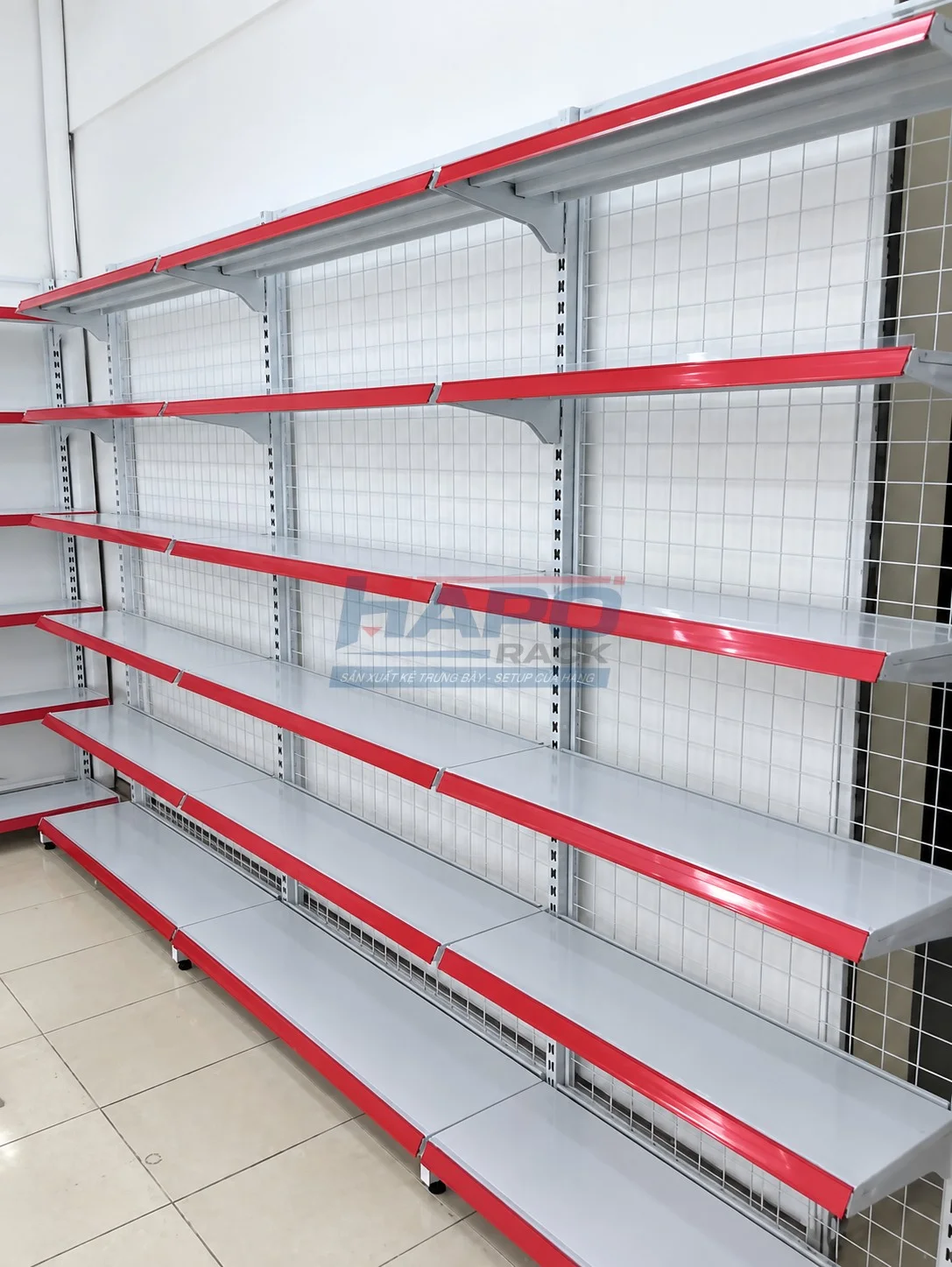 Có Nên Mua Kệ Đơn Lưng Lưới Cho Cửa Hàng, Siêu Thị?
