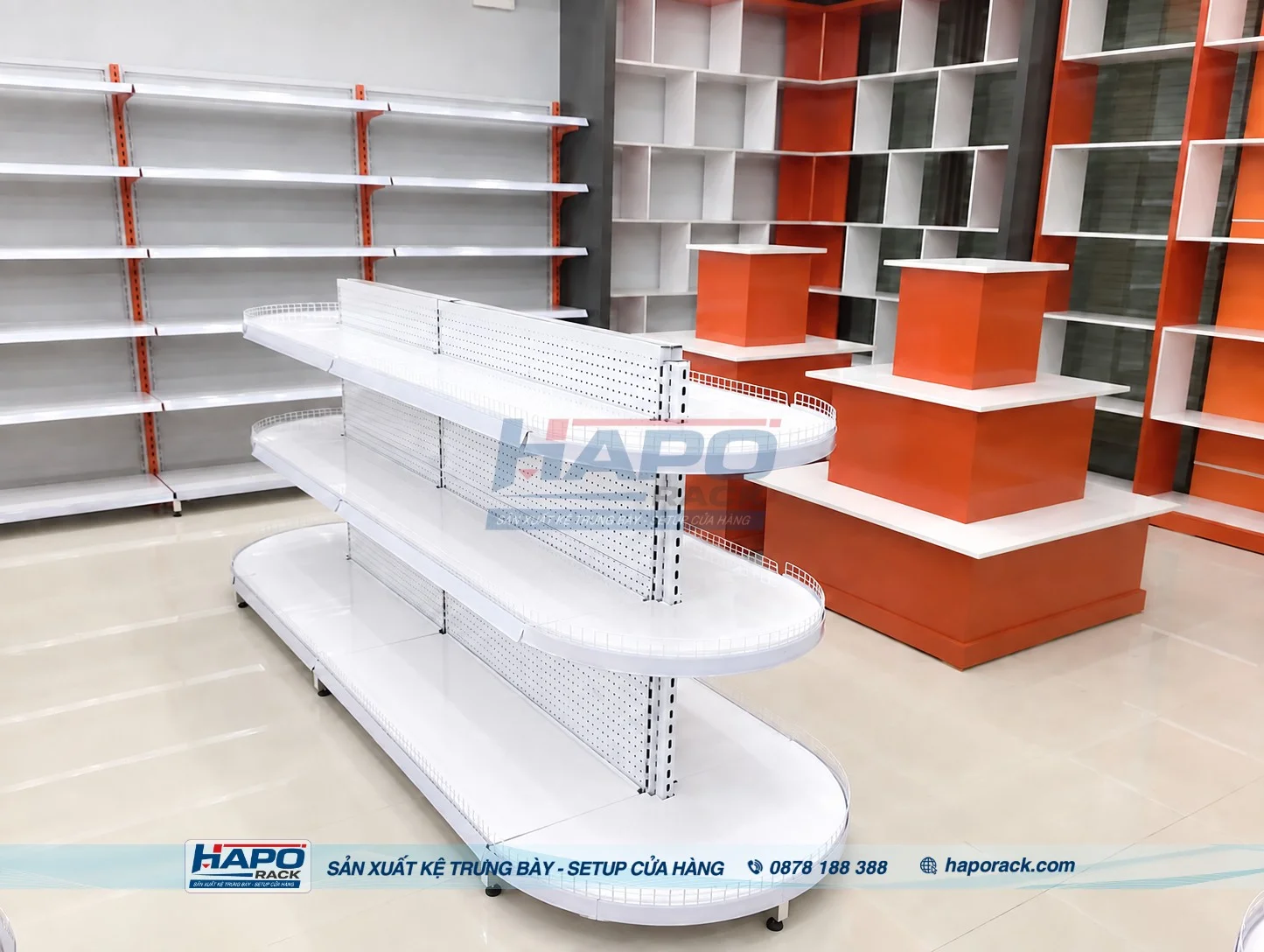 Kệ Bán Nguyệt Trưng Bày Hàng Khuyến Mãi: Khi Nào Nên Sử Dụng?
