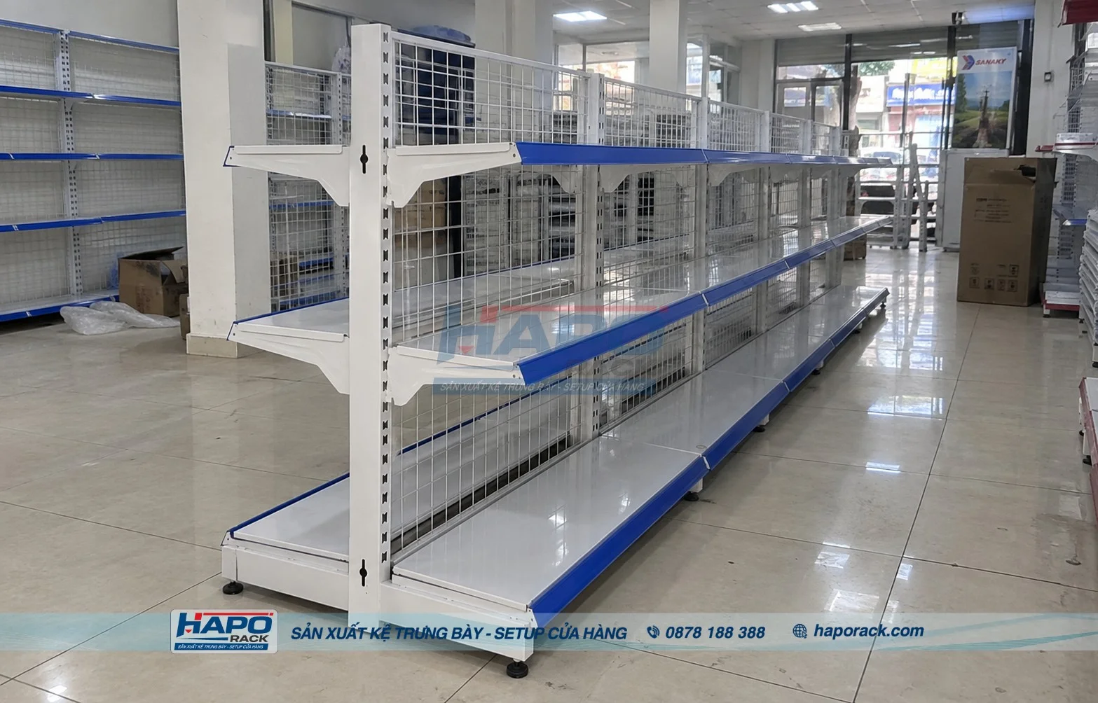 Kệ Lưng Lưới 3 Tầng – Tối Ưu Diện Tích, Tăng Không Gian Trưng Bày