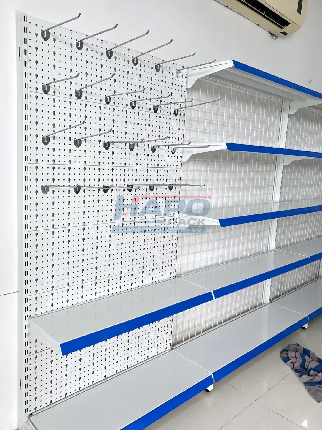 Kệ Móc Treo Phụ Kiện Tạp Hóa – Linh Hoạt Cho Nhiều Mặt Hàng