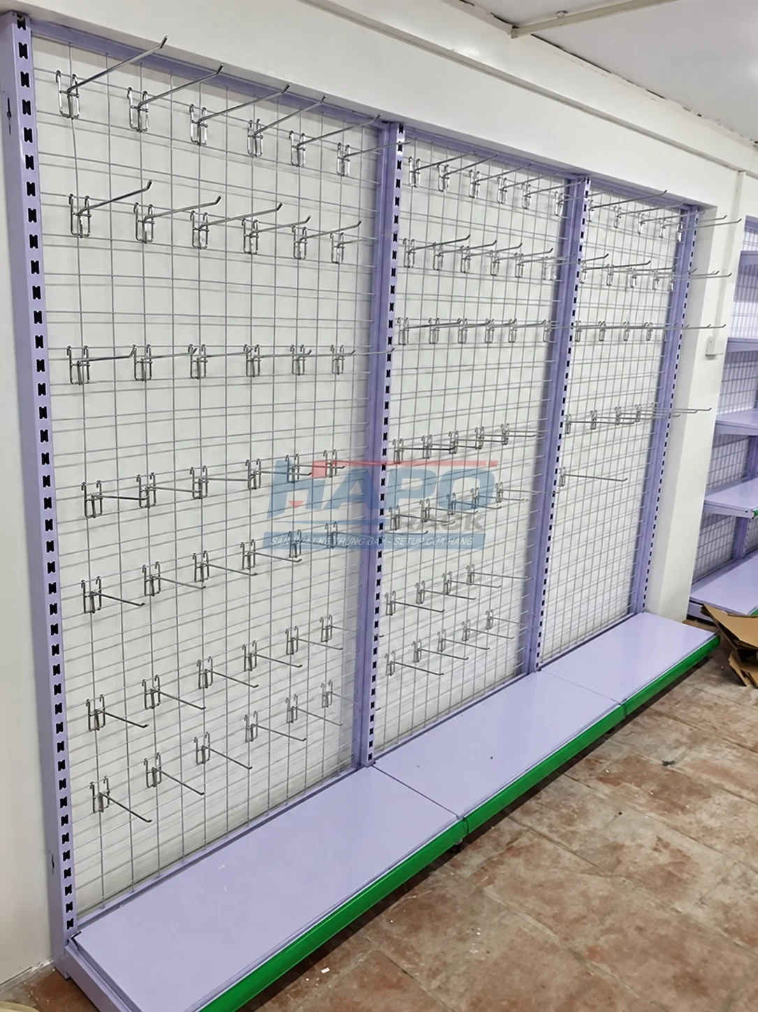 Kệ Móc Treo Phụ Kiện Tạp Hóa Phù Hợp Với Cửa Hàng Nào?