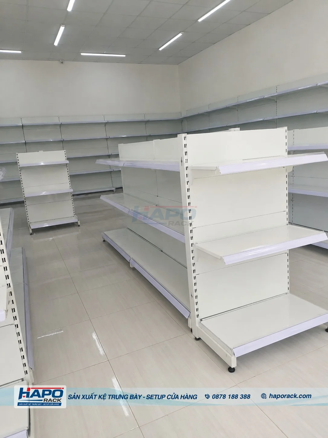 Kệ Trưng Bày Tôn Liền – Hai Mặt Tiện Lợi, Phù Hợp Nhiều Không Gian