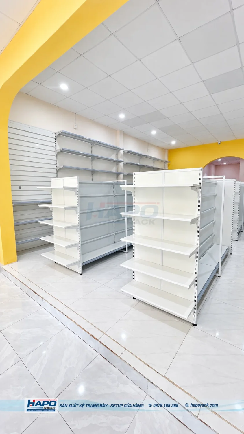 Lắp Đặt Kệ Trưng Bày Phụ Kiện – Quà Tặng – Văn Phòng Phẩm RÁI CÁ Tại Đức Linh