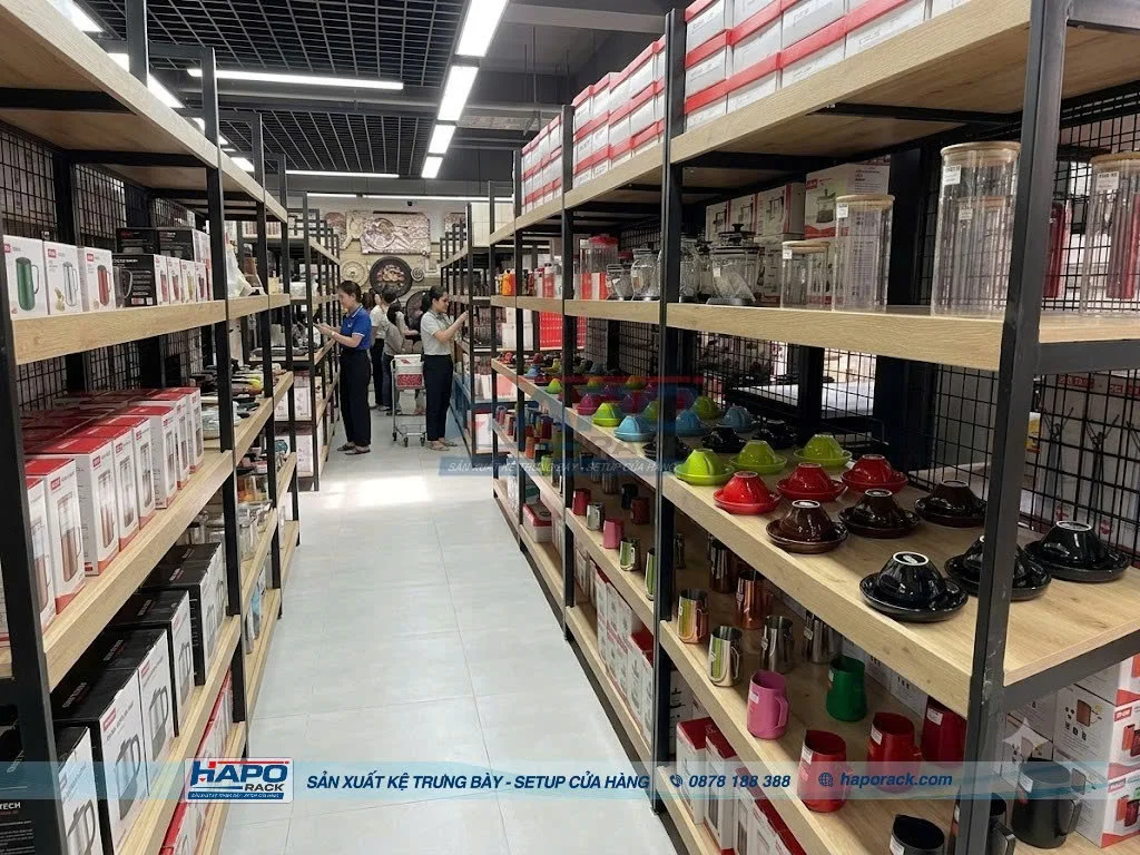 Mẫu Kệ Cửa Hàng Gia Dụng Đẹp, Chắc Chắn, Dễ Thay Đổi Khoảng Tầng