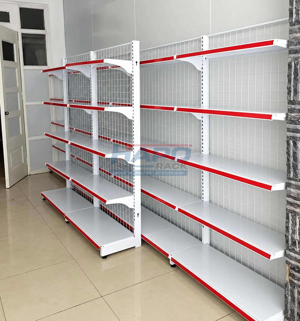 Vì Sao Kệ Đơn Lưng Lưới Được Nhiều Cửa Hàng Lựa Chọn?
