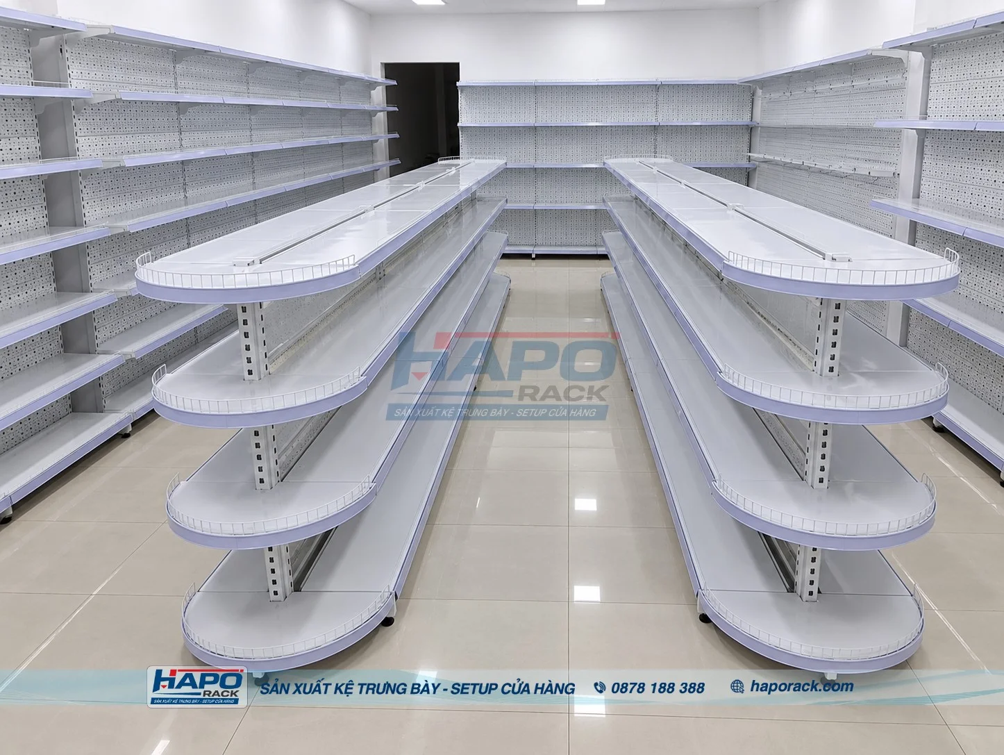 Vì Sao Nên Dùng Kệ Bán Nguyệt Để Trưng Bày Hàng Khuyến Mãi?
