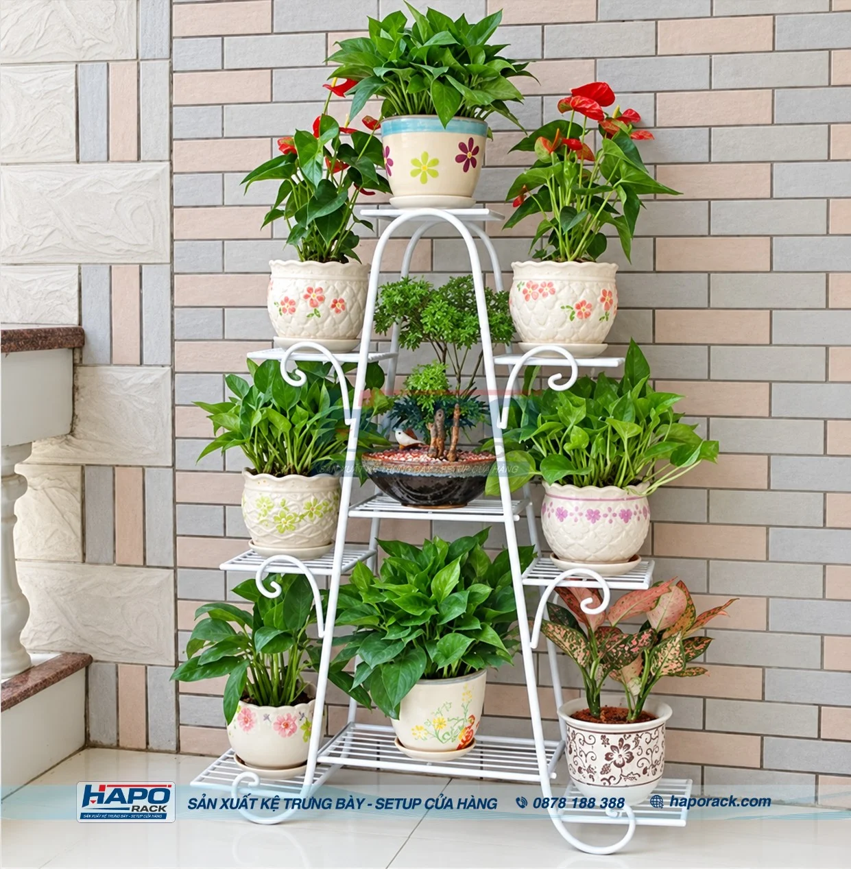10. Kệ Đựng Cây Cảnh Nhiều Tầng Tạo Góc Xanh Trong Nhà