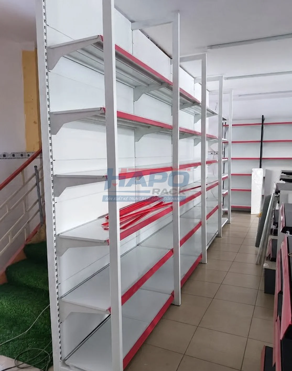 3. Kệ Siêu Thị Lưng Tôn Liền 6 Tầng Giúp Trưng Bày Hàng Hóa Gọn Gàng