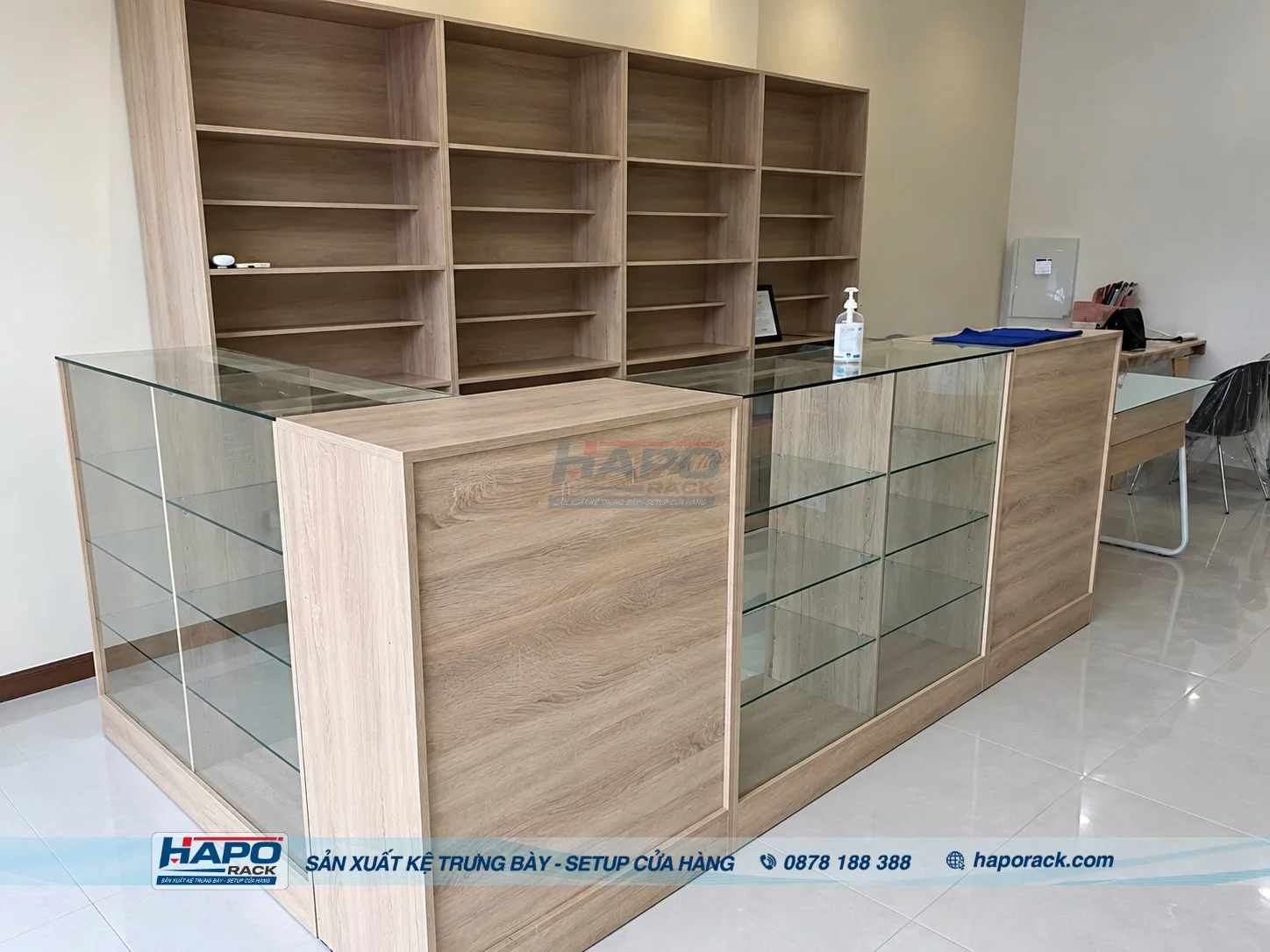 hệ thống kệ thuốc áp tường nhiều tầng