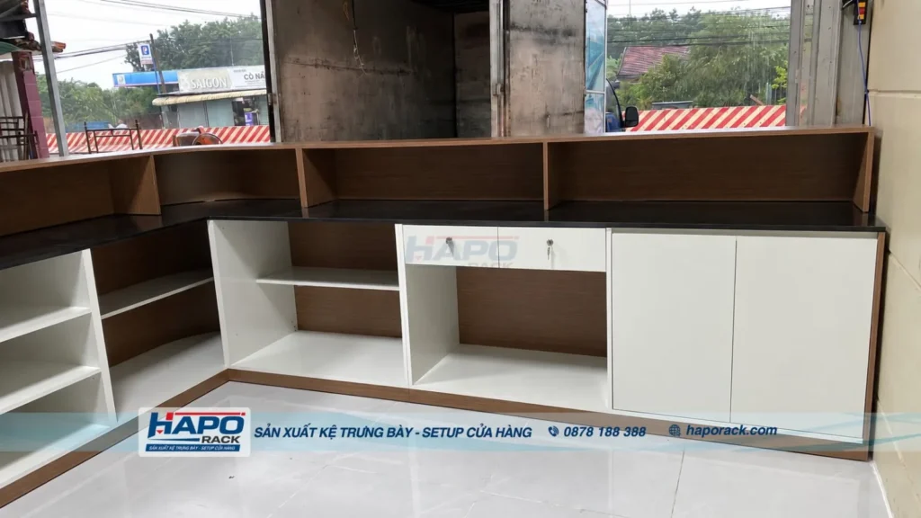HOÀN THIỆN BÀN THU NGÂN & HỆ TỦ KỆ TRƯNG BÀY TẠI BÌNH CƠ – TP.HCM ( TÂN UYÊN – BÌNH DƯƠNG cũ)