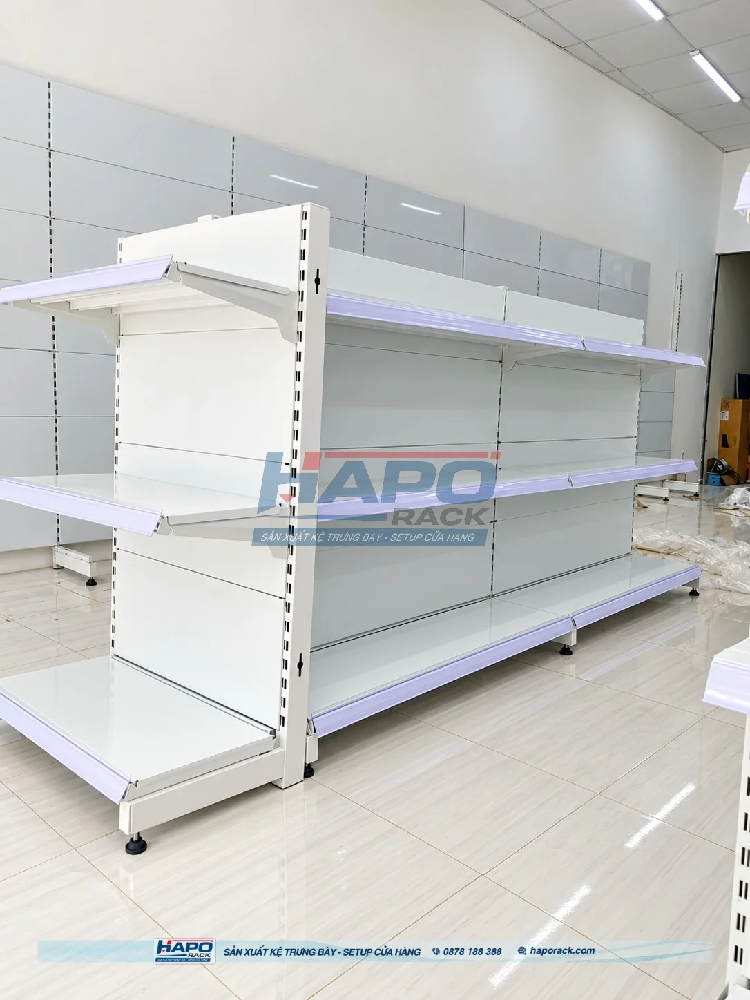 Kệ đầu dãy siêu thị nhiều tầng giúp tận dụng không gian trưng bày