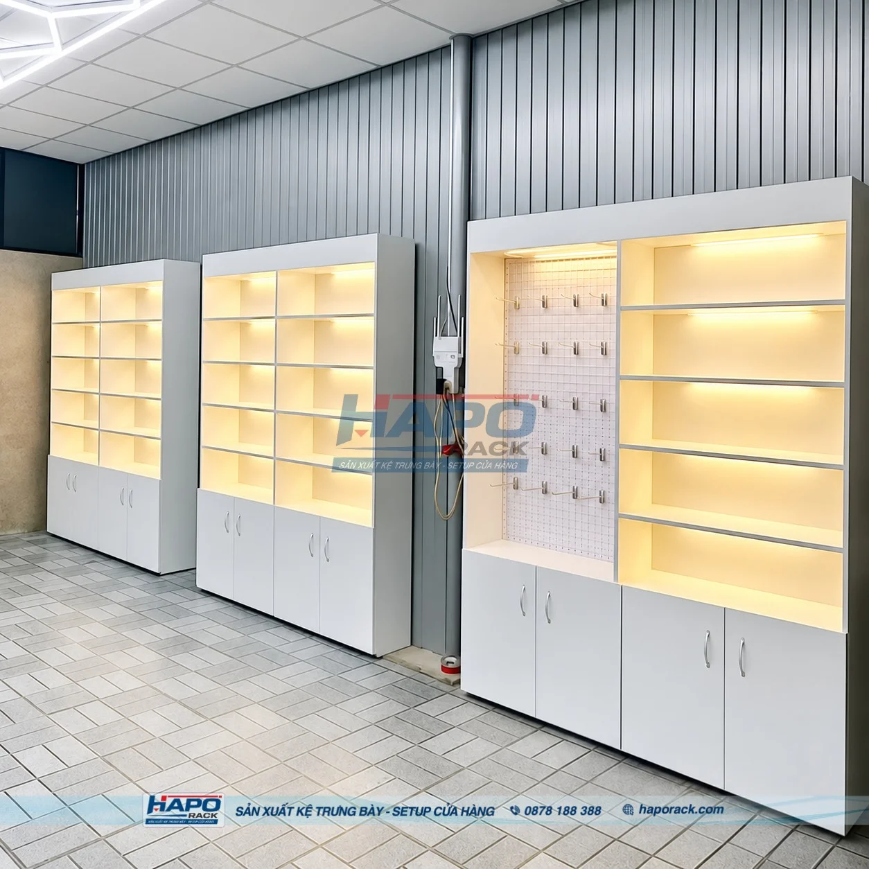 Kệ gỗ trưng bày kết hợp khung sắt chắc chắn và bền đẹp