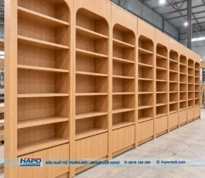 Kệ Gỗ Trưng Bày Đồ Dùng Thú Cưng - ảnh 1