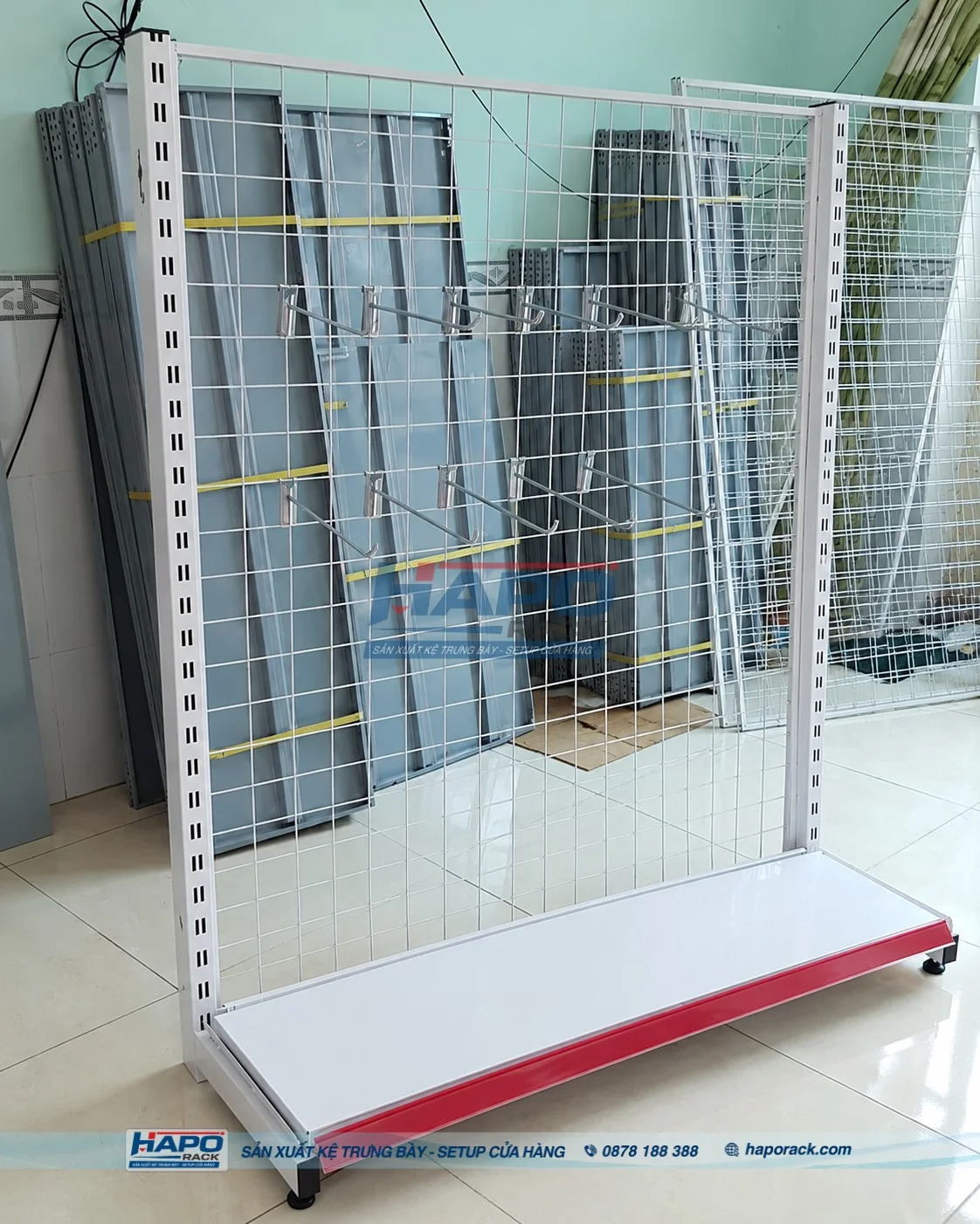 Kệ mâm tầng siêu thị phù hợp trưng bày hàng tiêu dùng