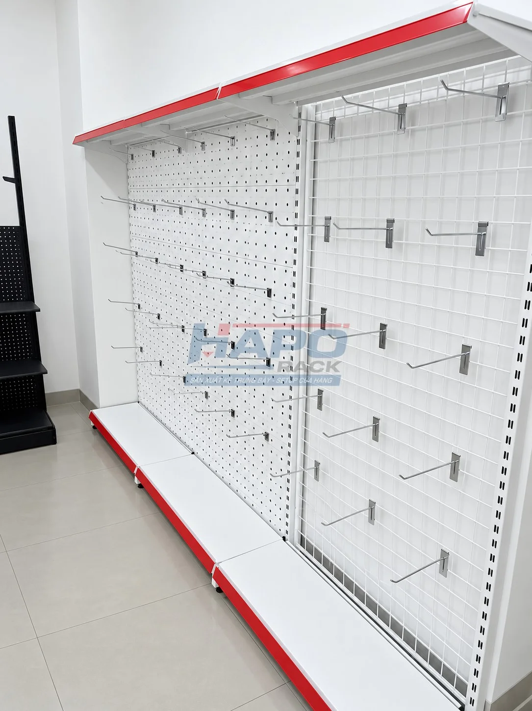 Kệ Móc Treo Đơn Áp Tường – Tận Dụng Không Gian Cửa Hàng