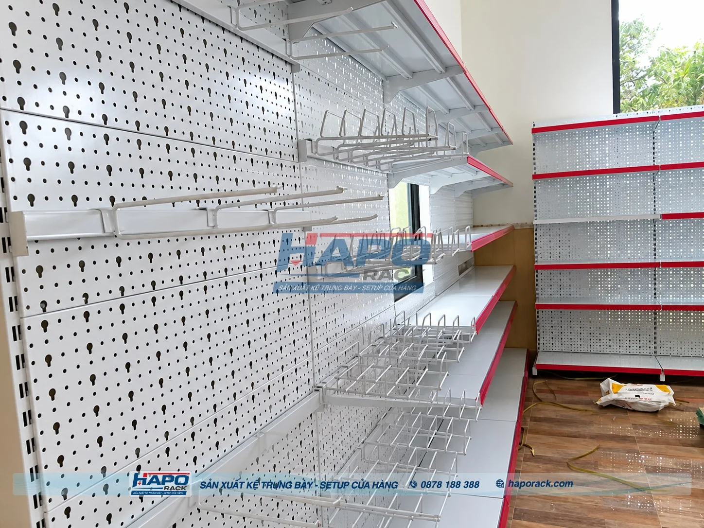 Kệ móc treo sản phẩm HAPO RACK thiết kế theo yêu cầu cửa hàng.