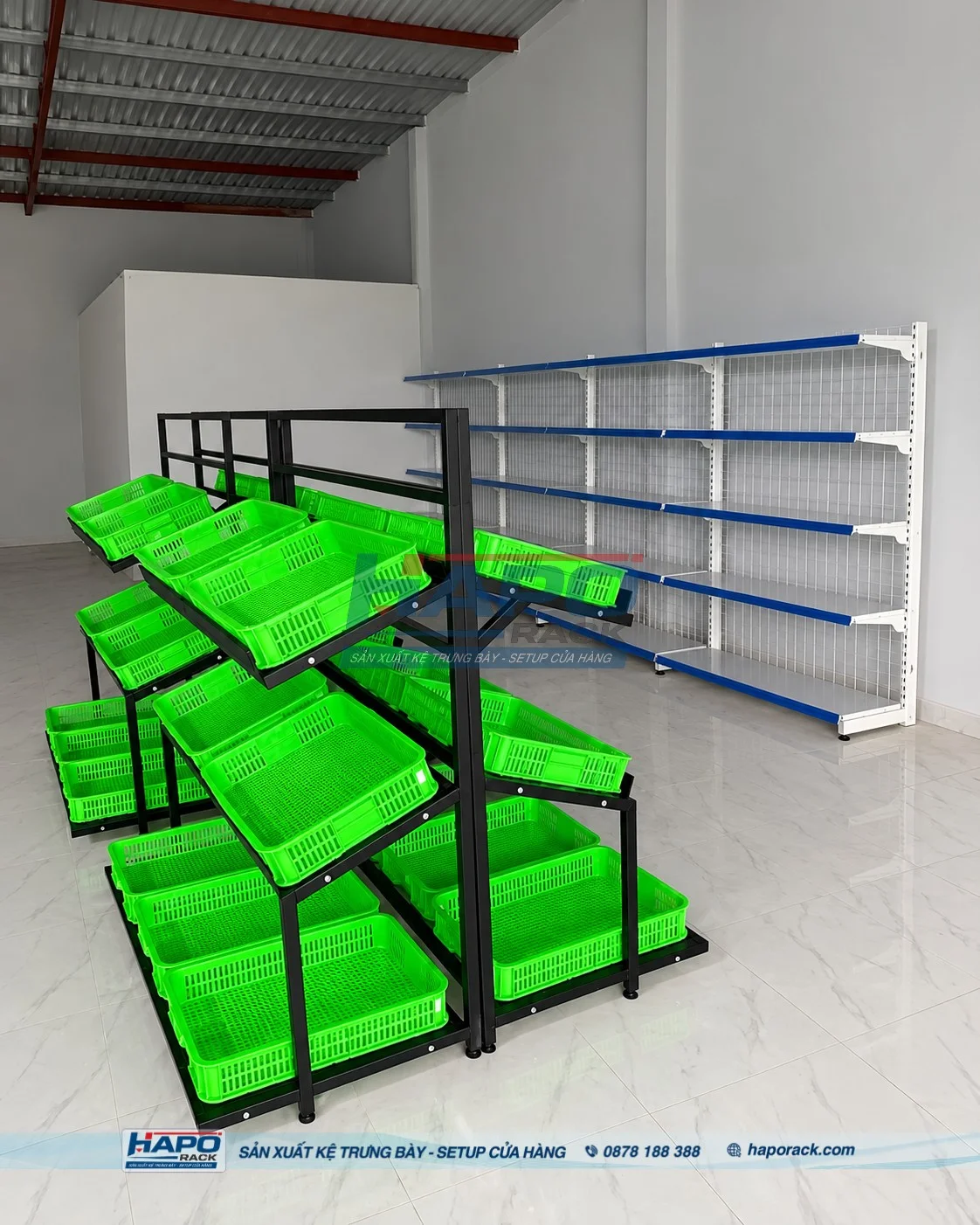 - Kệ rau củ quả bằng gỗ tạo không gian mua sắm tự nhiên
