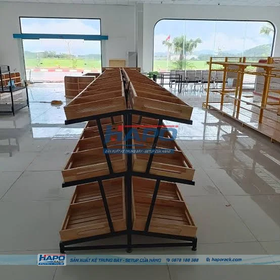 Kệ rau củ siêu thị bền chắc giúp trưng bày trái cây và nông sản gọn đẹp