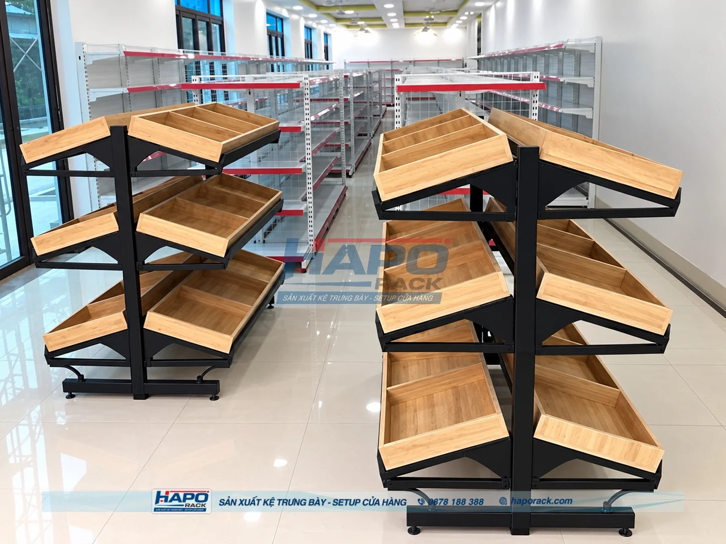 - Kệ trưng bày rau củ quả áp tường tiết kiệm diện tích cửa hàng