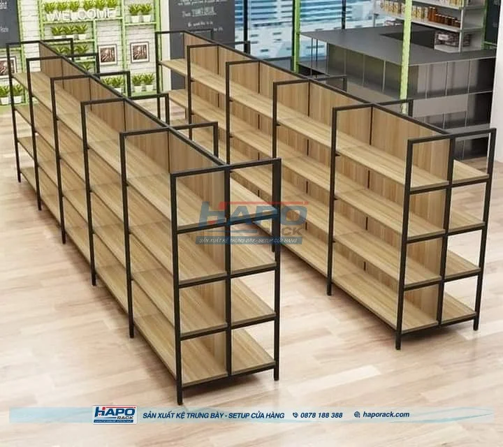 Mẫu kệ gỗ trưng bày giữa nhà tạo điểm nhấn không gian