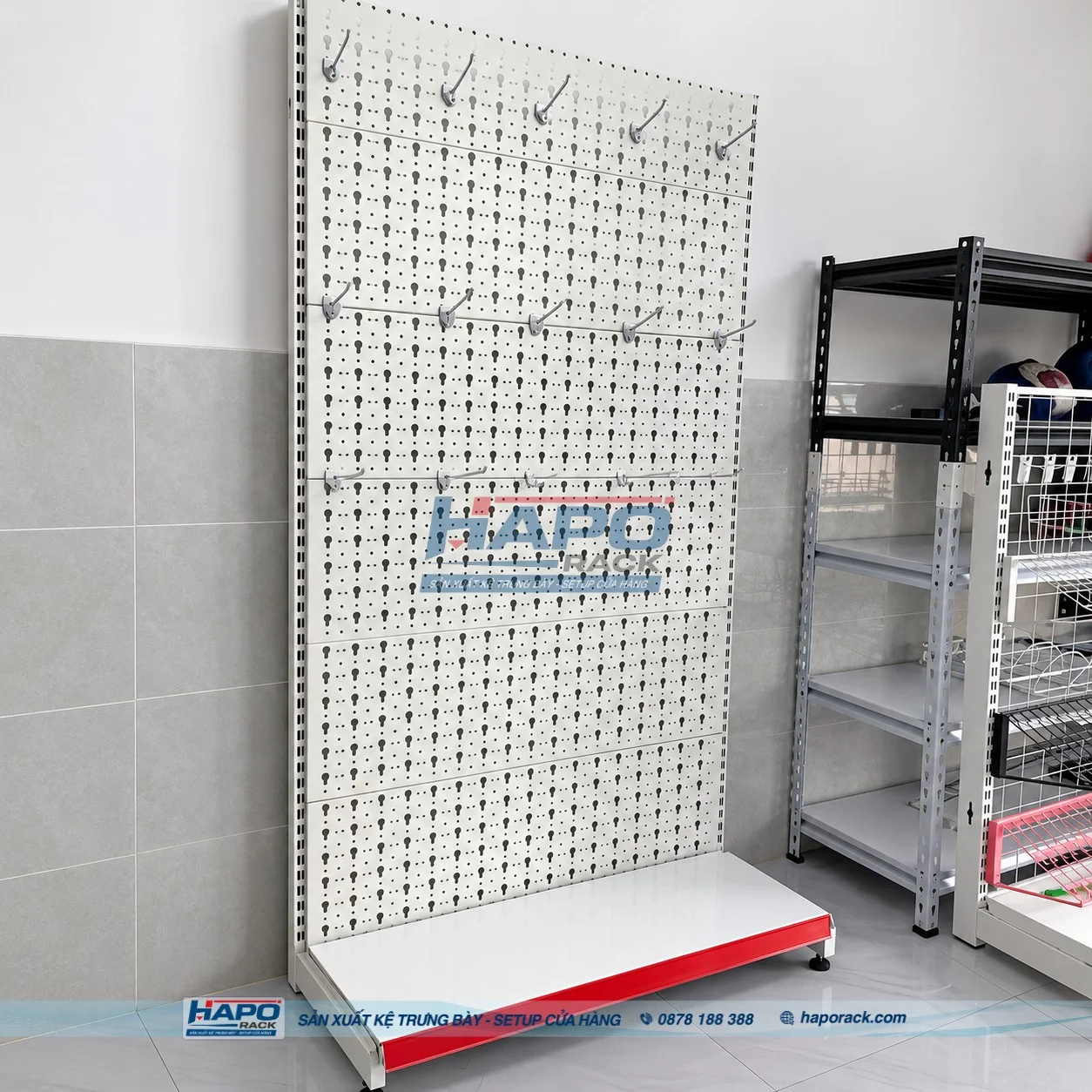Mẫu kệ móc treo phụ kiện lưng tôn lỗ giọt nước hiện đại