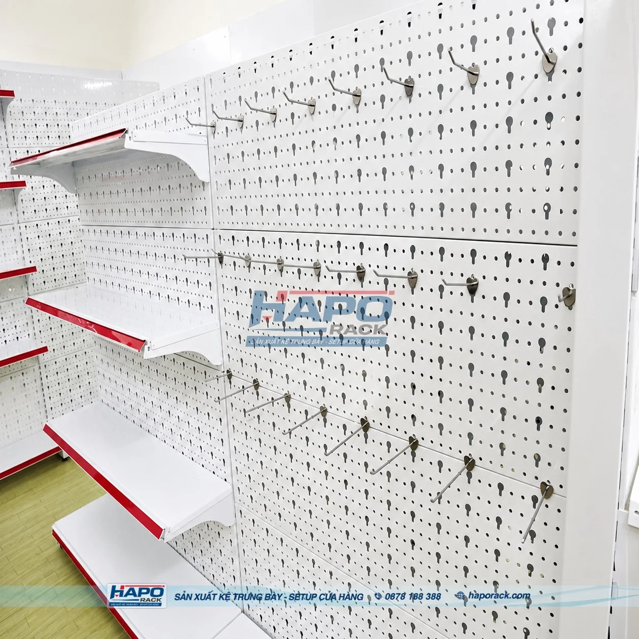 Mẫu kệ móc treo siêu thị hiện đại phù hợp cửa hàng bán lẻ
