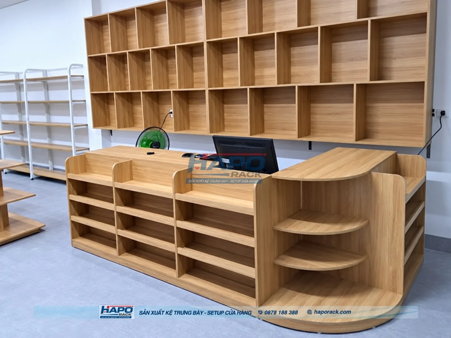 Mẫu quầy thu ngân chữ L đẹp dành cho siêu thị mini