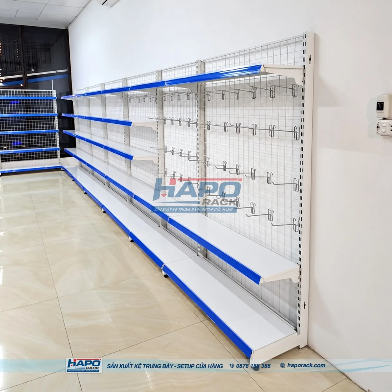 - Sai lầm khi chọn kích thước kệ móc treo cho cửa hàng nhỏ