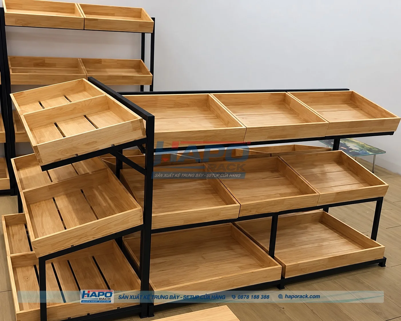So sánh kệ rau củ bằng gỗ và kệ sắt cho cửa hàng rau sạch