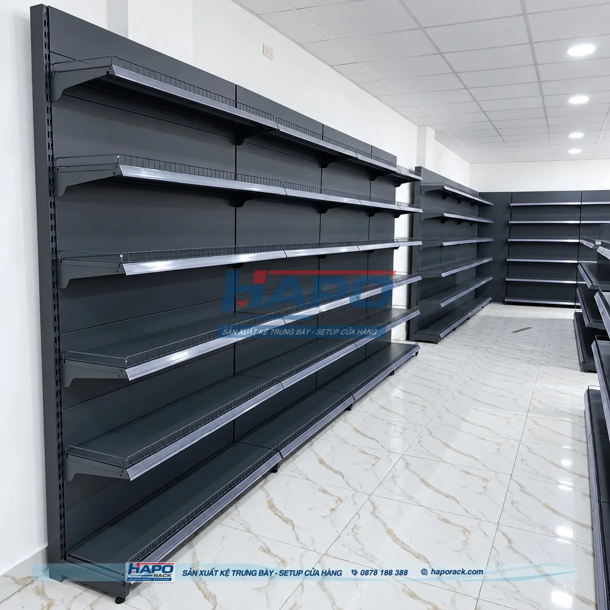 Thiết kế siêu thị mini với kệ trưng bày hàng hóa nhiều tầng